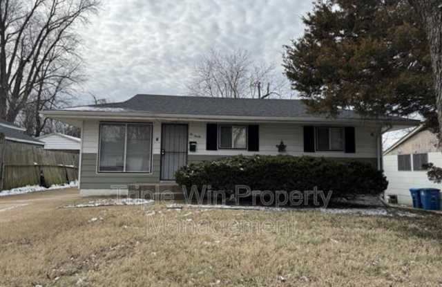 Photo of 220 Dundee Cir