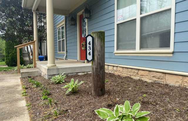 Beautiful modern upstairs condo with 2 full baths! Pet-friendly, with generous parking!