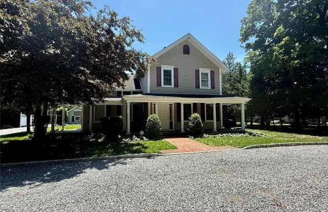 Photo of 496 N Country Road