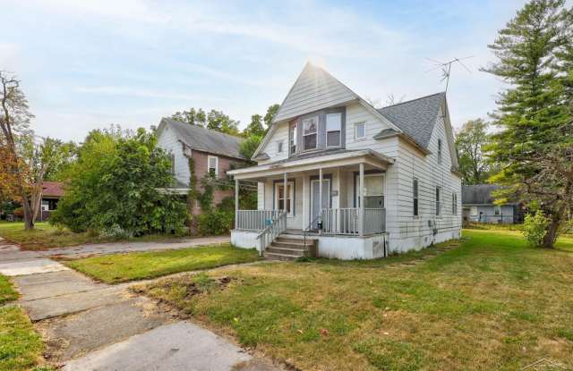 Photo of 1921 N Bond #2