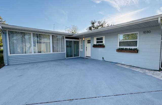 Spacious 4-bedroom 2-bathroom pool home