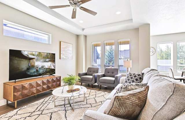 2023 East Oakcrest Drive