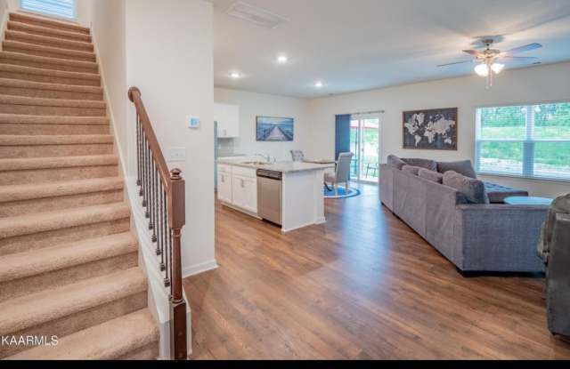 210 Centennial Vlg Dr