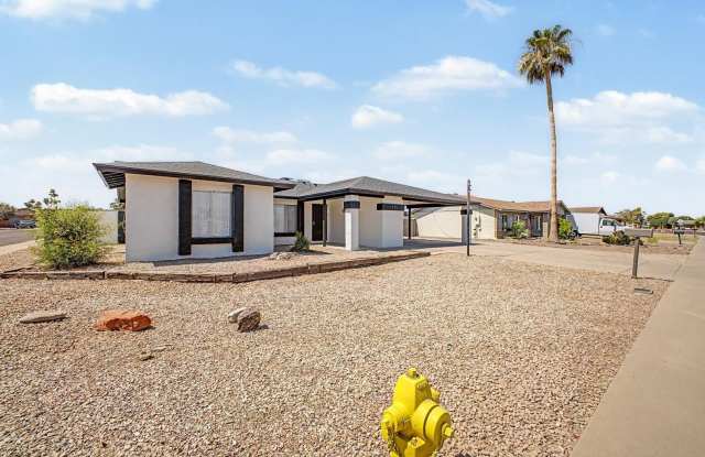 935 W SANTA CRUZ Drive