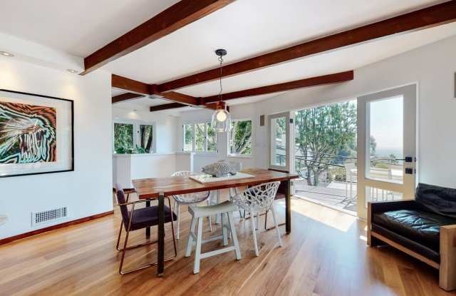 8715 Sunset Plaza Pl