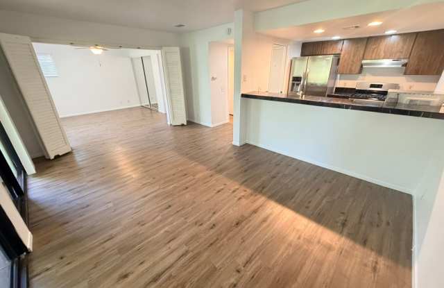 Charming One Bedroom Condo At Riviera Gardens.