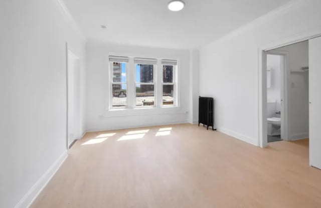 Photo of 919 West Carmen Ave.