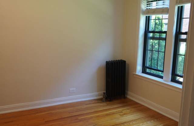 5018 North Lincoln Avenue