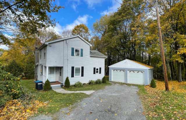 Charming 3-Bedroom Home Near Pontoosuc Lake