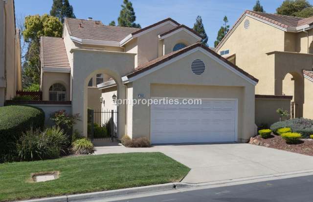 Extraordinary 3 Bedroom, 3 bath Canyon Lakes Golf Course Home!