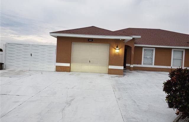 1108 Capetown AVE - 1108 1108/1110 Capetown Ave, Lehigh Acres, FL 33974