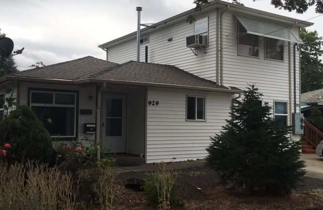 Photo of 3 Bedroom 2 Bath Duplex Close to OSU!