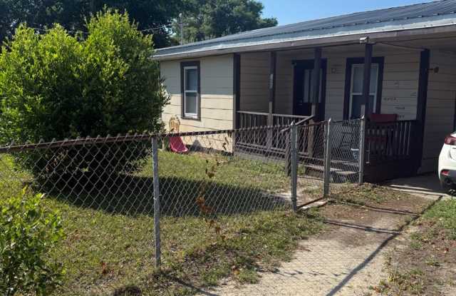 Adorable 2 BR / 1 BA - Cute affordable Home - Fort Walton Beach - Behind  ACE Hardware off Racetrack Road