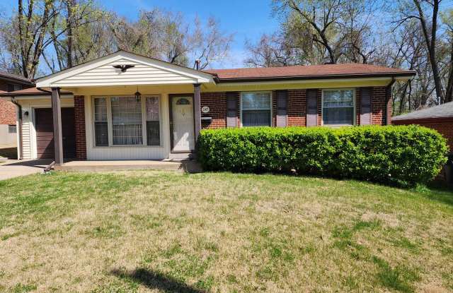 Gorgeous 3 Bedroom 1.5 Bath available in a Mature Neighborhood of Bellefontaine!!! - 1147 Siebe Drive, Bellefontaine Neighbors, MO 63137