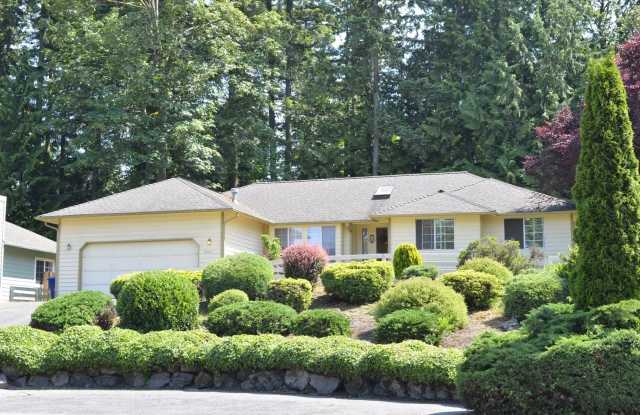 Upgraded and in great condition. Open Mountain view and privately located. - 14001 Southeast 159th Place, Renton, WA 98058