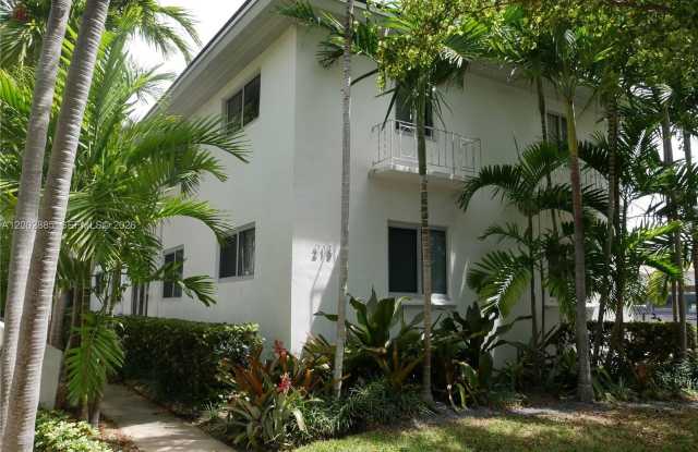 215 Antilla Ave