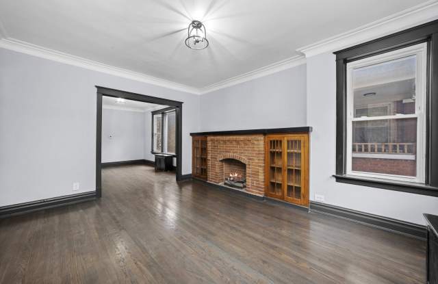 6423 S Maplewood Avenue