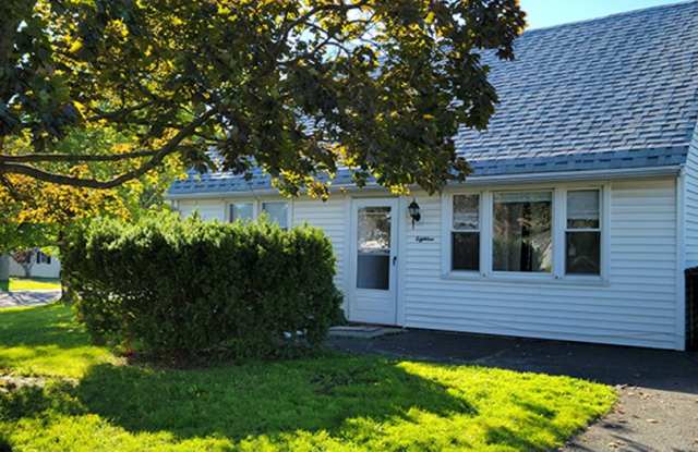 3 BR 1.5 BA North Colonie Schools
