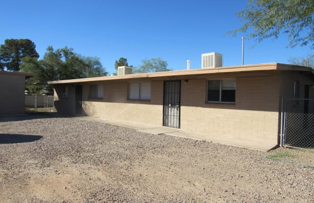 2663 N Dodge Boulevard - 2663 N Dodge Bl, Tucson, AZ 85716