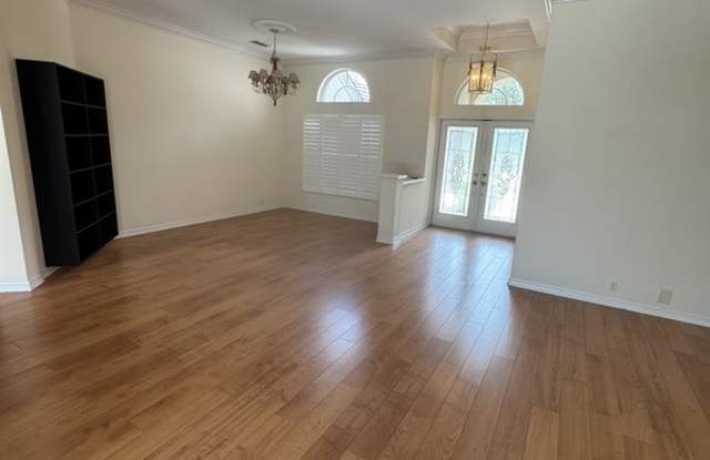 10084 Cherry Hills Ave Cir