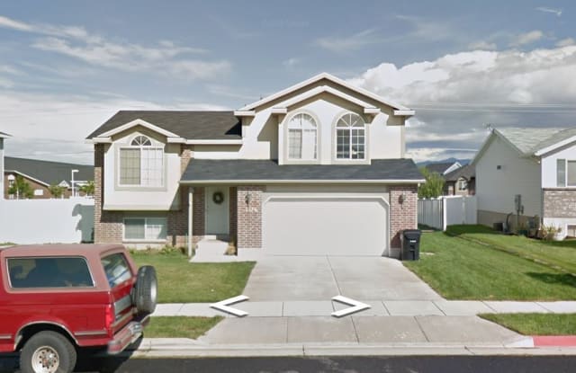 2176 W 2265 North - 2176 West 2265 North, Clinton, UT 84015