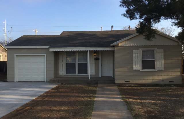 GREAT COLLEGE PROPERTY FOR--PRE -LEASING FOR AUGUST 1ST! 4 Bedrooms/2 Large Full Baths/1 Car Garage/Backyard Game Room