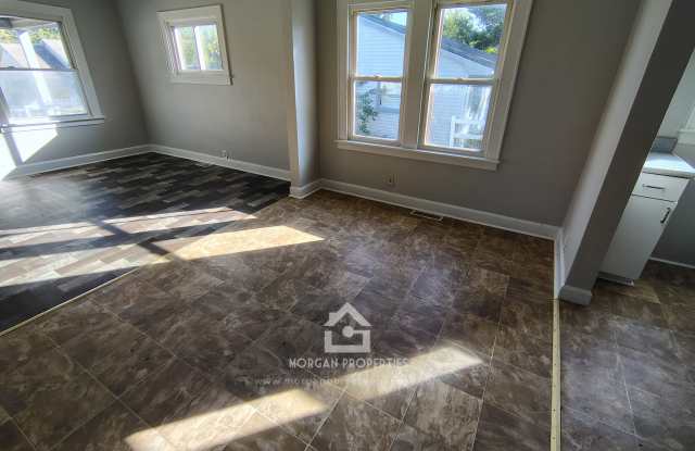 1323 Hst W 10th Street