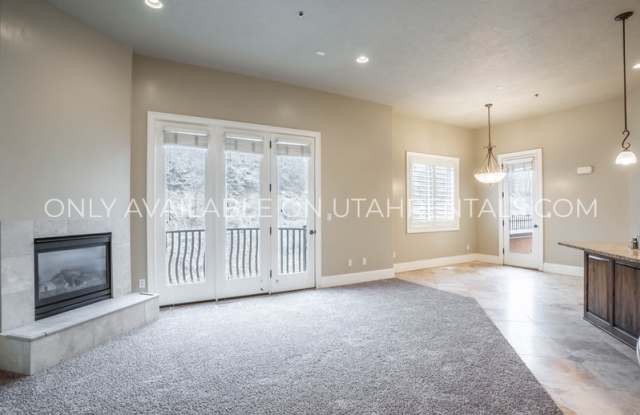 5176 N University Ave