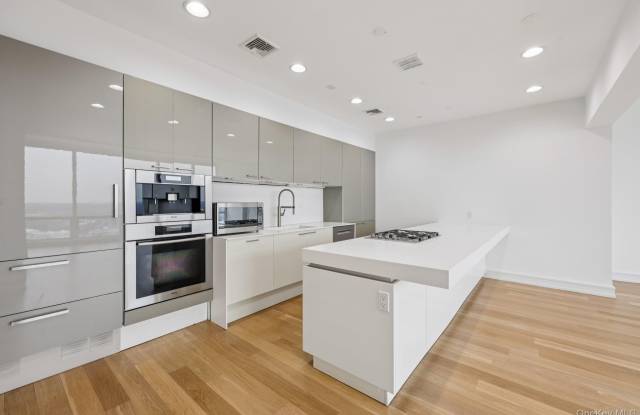 Photo of 1 Renaissance Square unit: Ph40c