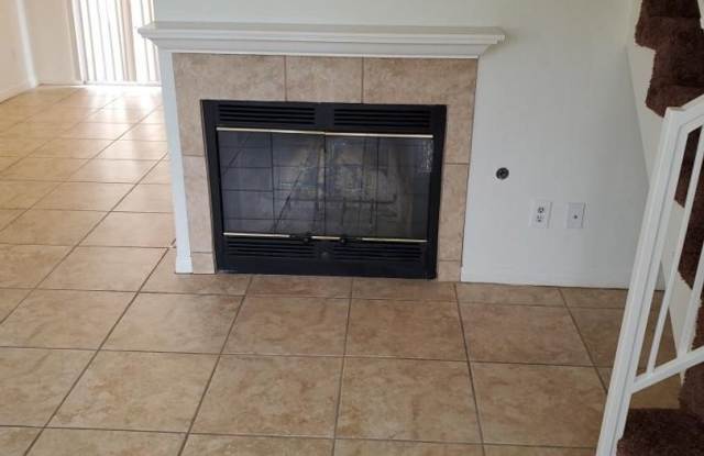 Clean 2 bed - 1 1/2 Bath 2 Story unit Ready to Move -In!!!