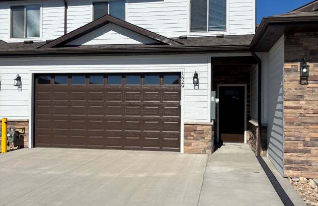 Photo of 1629 Blue Creek Avenue - 6-10