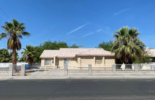 4 bed/2 bath home Located in Central Las Vegas