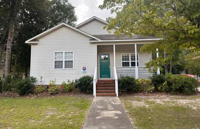 Photo of 4 Bed Single Family Home - Student Friendly - Close to Campus