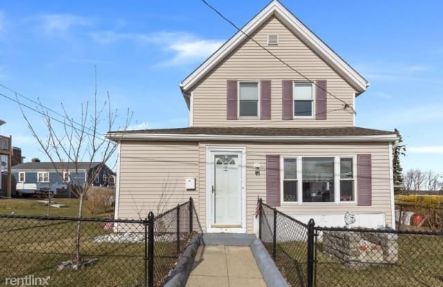 76 Thorndike St - 76 Thorndike Street, Revere, MA 02151