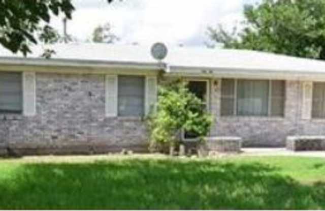 110 East Bob White Lane