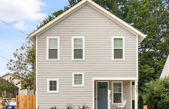2BR Charmer with Fenced Backyard and Modern Amenities! Close to Downtown Durham!
