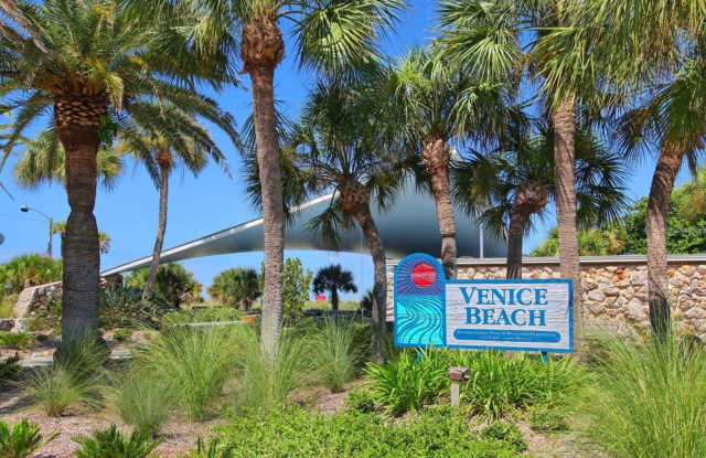 425 CERROMAR TERRACE