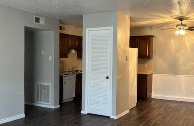 4018 Holly Dr - 09