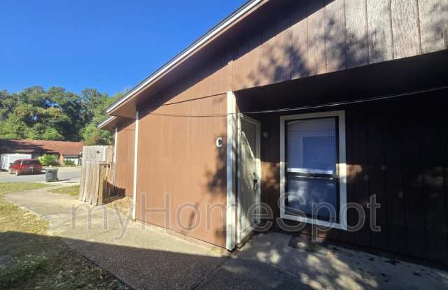 Photo of 8430 Country Walk Dr