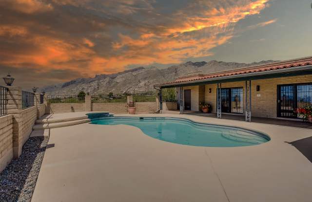 5372 E Camino Bosque