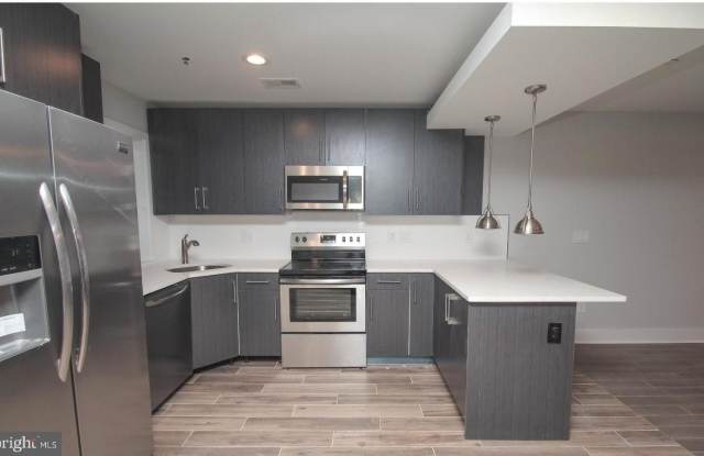 2562 FRANKFORD Avenue unit: 3F