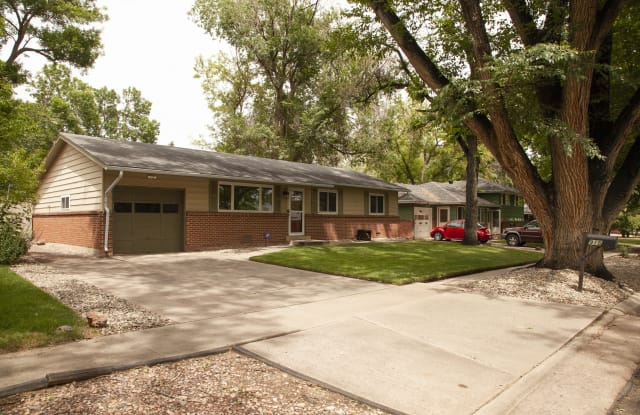 915 Chambers Dr - 915 Chambers Drive, Colorado Springs, CO 80904