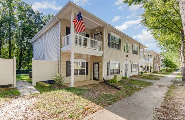Photo of 2BR Condo in Cornelius