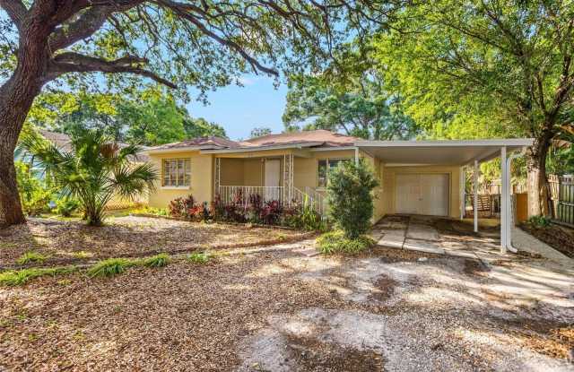 1005 W WOODLAWN AVENUE