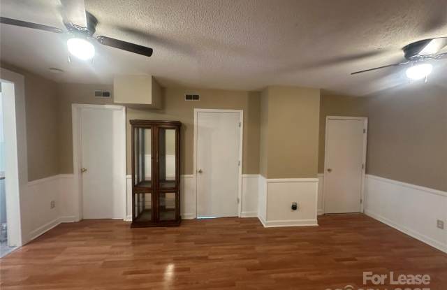 1122 Autumnwood Lane