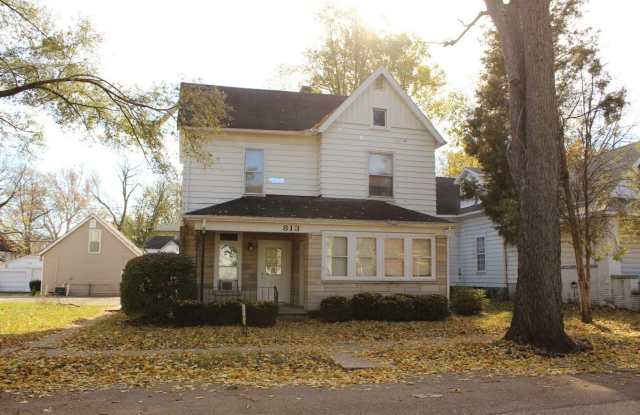 Photo of 811-813 W University Ave