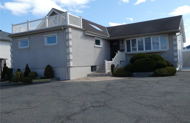 76 Washington Avenue - 76 Washington Avenue, Harbor Isle, NY 11558