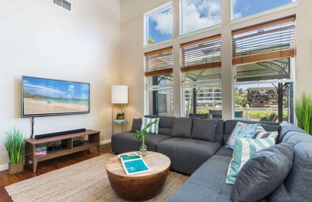 Modern Water Front Condo w/Gorgeous Views, A/C, Yard,  Shared Pool. Ohana Kai