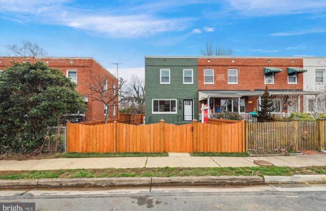 Photo of 537 E DUNCAN AVE