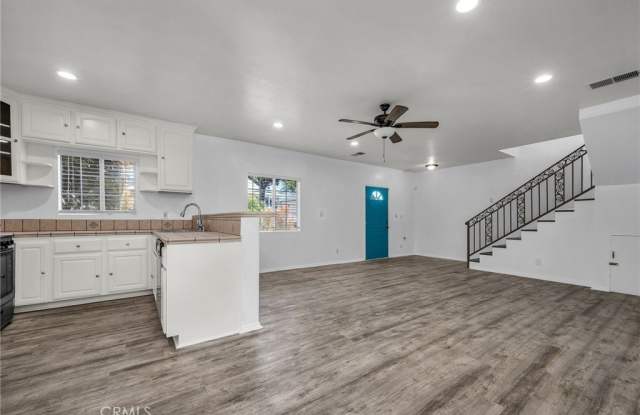 543 W Santa Cruz Street W